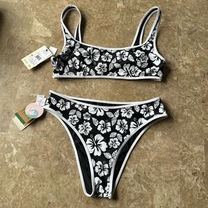Volcom Reversible Bikini 2 piece top and bottom size L